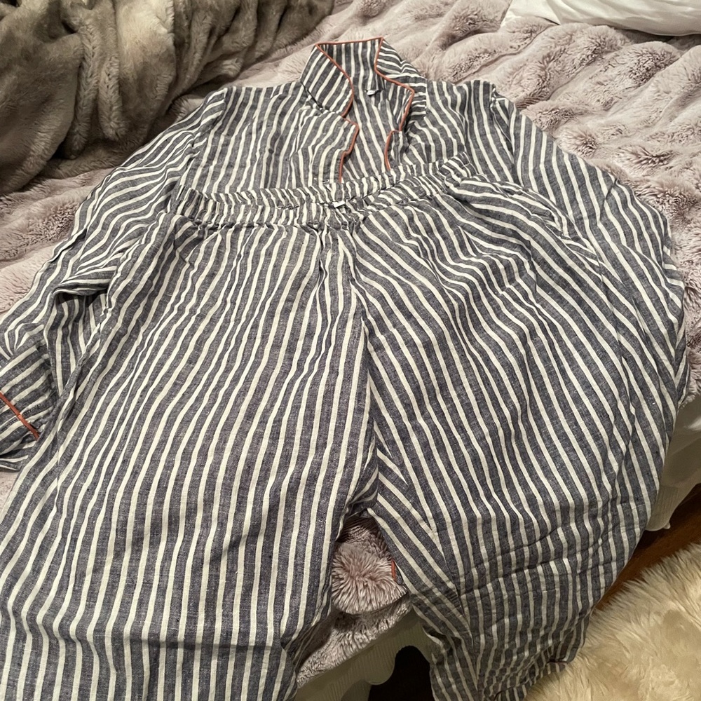 Piglet in bed European linen hardly worn
